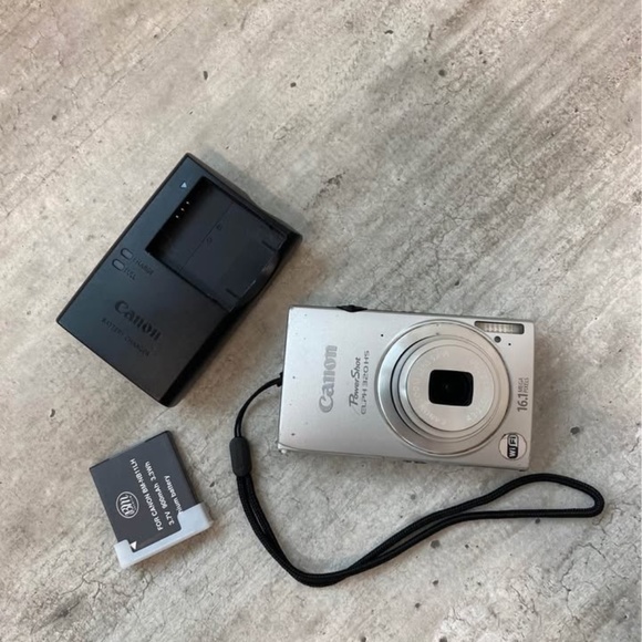 Canon PowerShot ELPH 320 HS Touchscreen Shooting 16.1 Megapixel Digital Camera - Picture 1 of 6